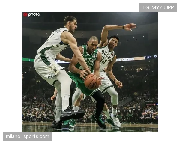 战术板：解析凯尔特人五外阵容如何破解雄鹿的蹲坑防守策略